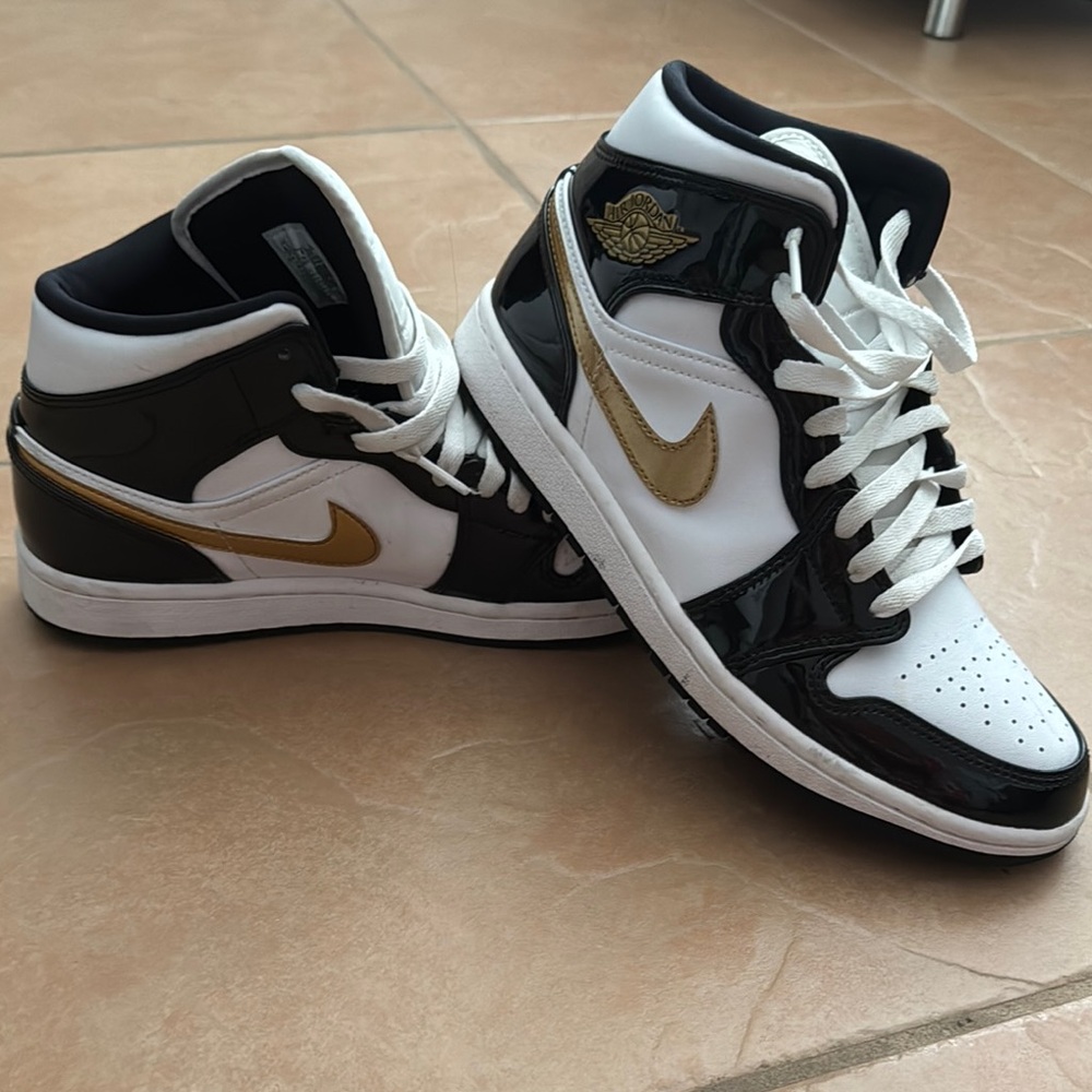 Pre-own Jordan 1 Mid, Nike Men's Black and Gold Mid-Top Sneakers